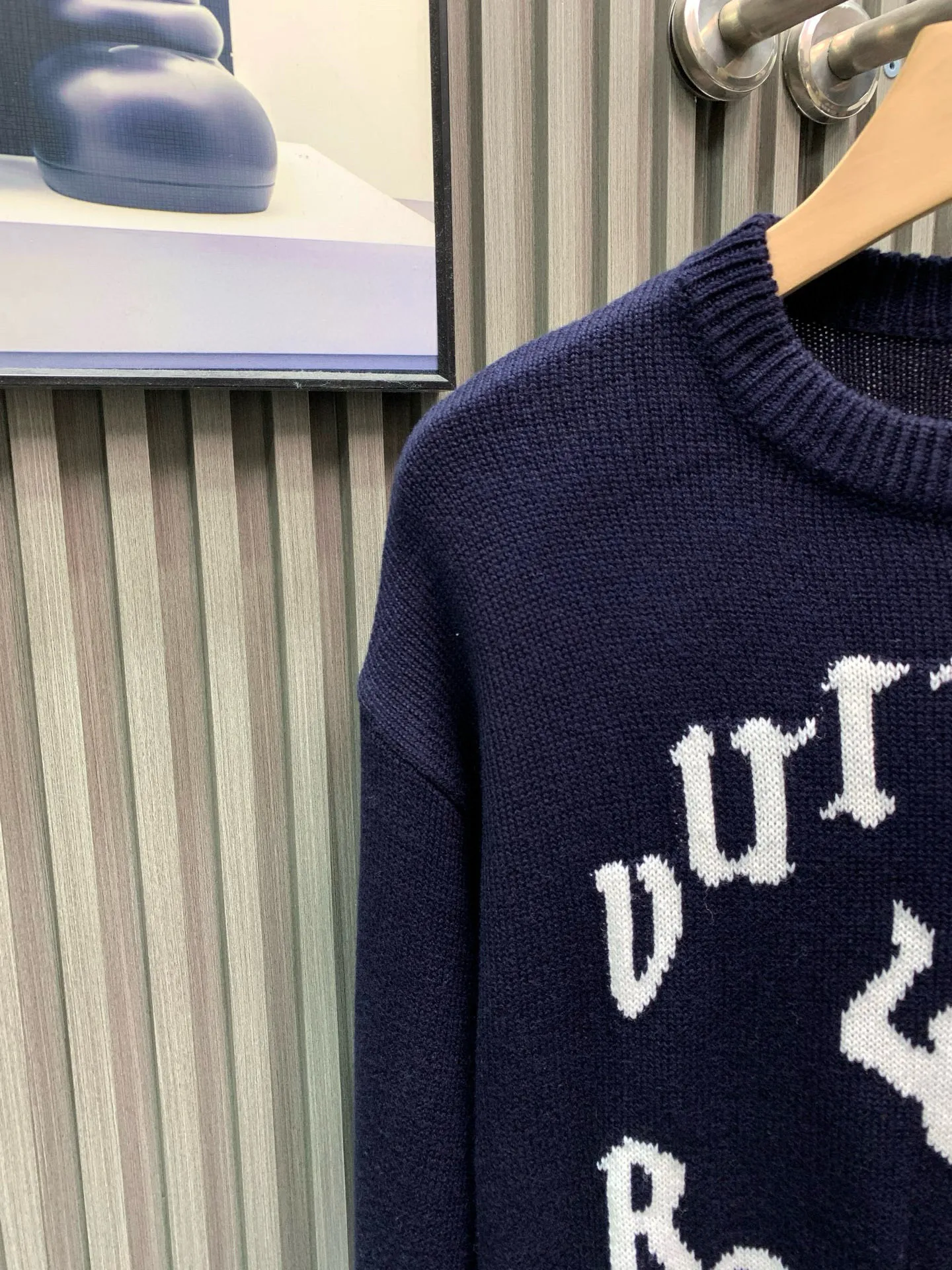 🅿️310 🀄️ Louis Vuitton Louis Vuitton 1*v Zhu Yilong same style sweatshirt 🔥 Pure classic It is your best home in autumn and winter. The standard design is more comfortable and skin-friendly than a hug. Compared with all sweatshirts, it can withstand scrutiny. Casual and atmospheric. Made of long-staple cotton imported from Egypt. The skin-friendly cotton texture makes the eyes feel more comfortable. No pilling or deformation. Simple and elegant solid color system It looks slimming and not exaggerated. It is simple and individual. The extraordinary design makes your sweatshirt far away from ordinary and mediocre.